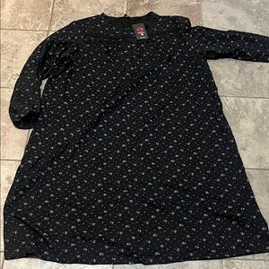 NWT Bloggerlove Black Floral Button Front Top Nightgown